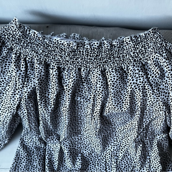 Allover Print Shirred Off Shoulder Lantern Sleeve Blouse - Picture 4 of 5